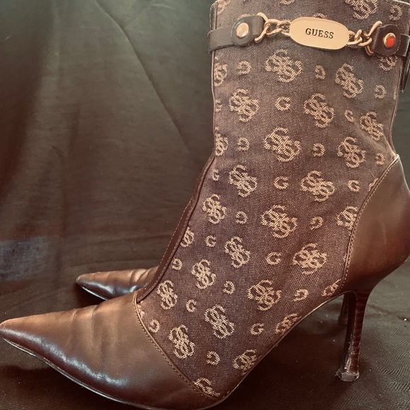 guess logo boots